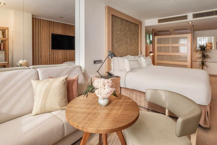 Room 53 of 125