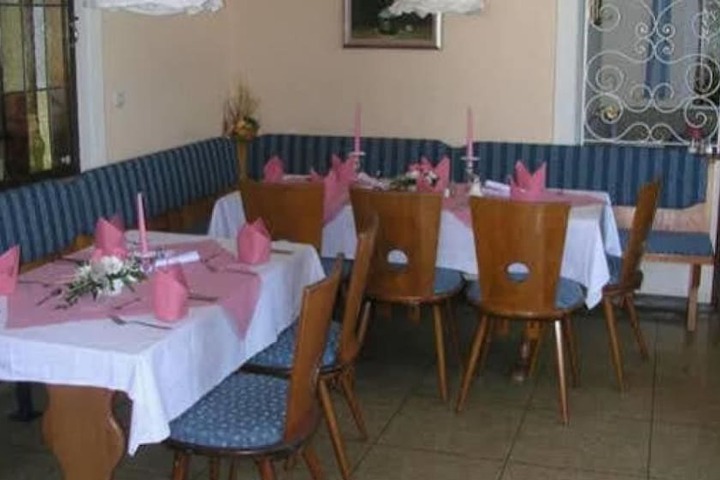Dining 7 of 11