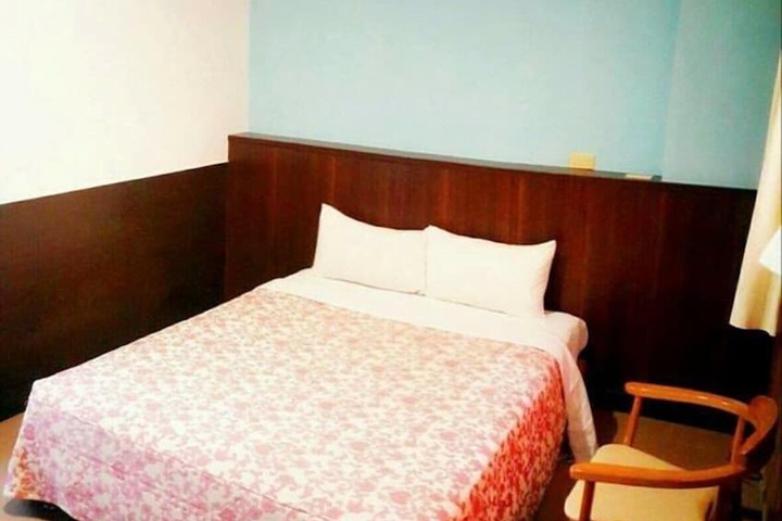 Room 5 of 18