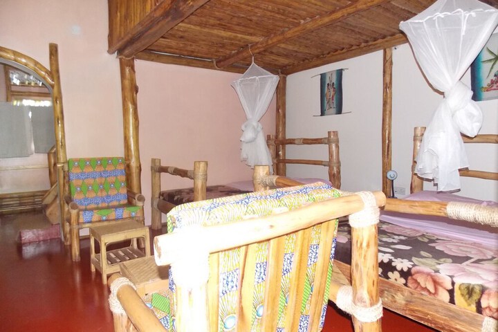 Room 2 of 10