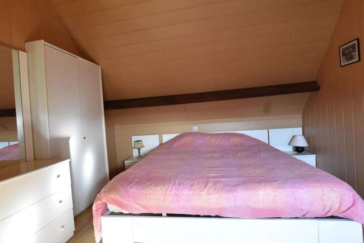 Room 8 of 74