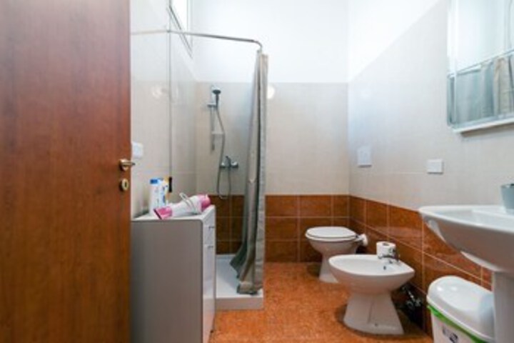 Room 3 of 27