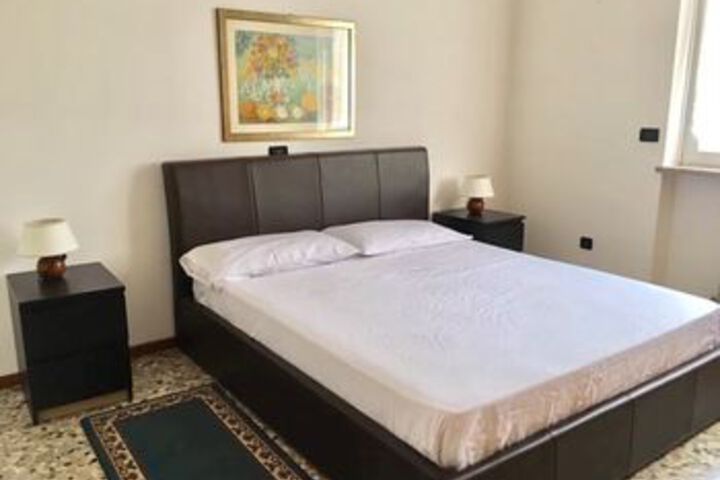 Room 200 of 499