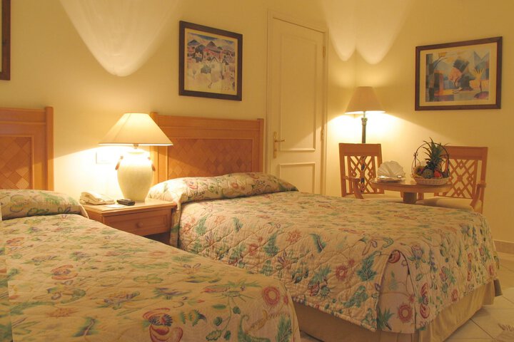 Room 6 of 25