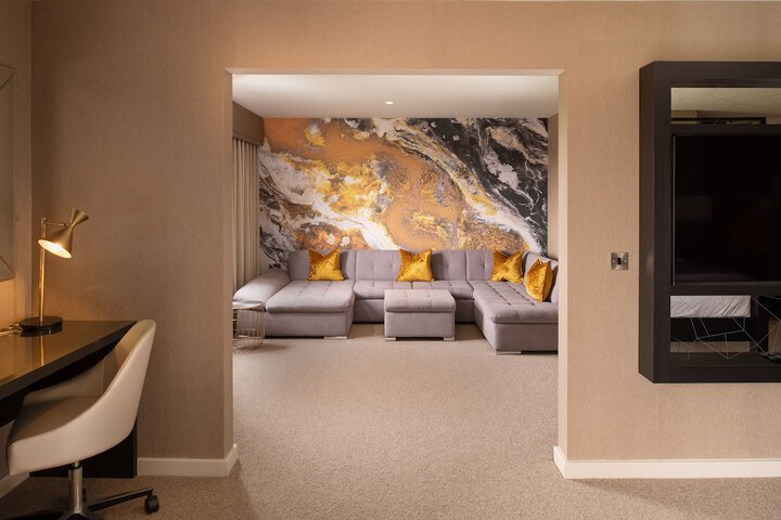 Room 27 of 70