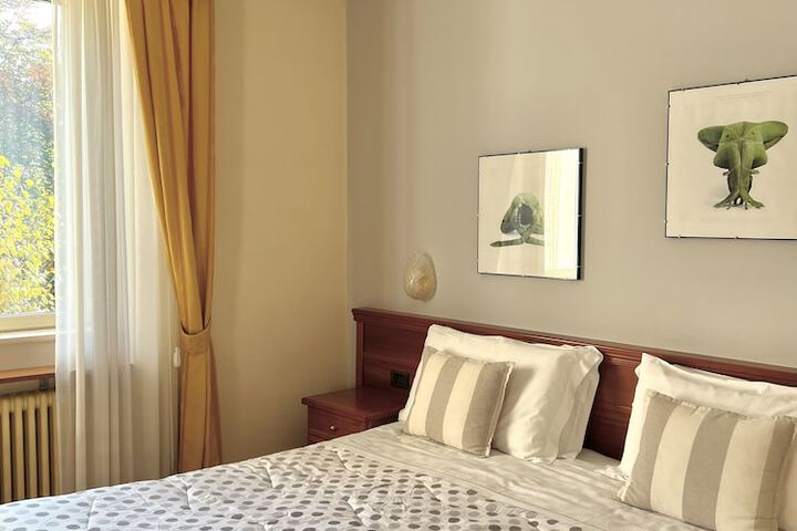 Room 4 of 35