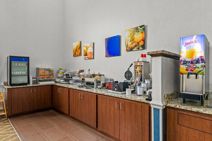 Breakfast/Coffee Service 60 of 77