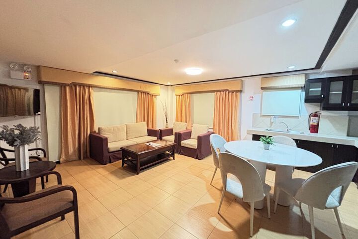 Room 4 of 61