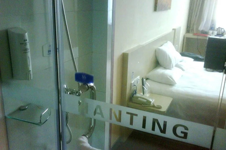 Room 8 of 22
