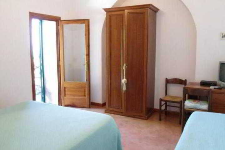 Room 73 of 119