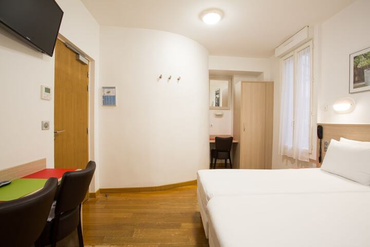 Room 15 of 43