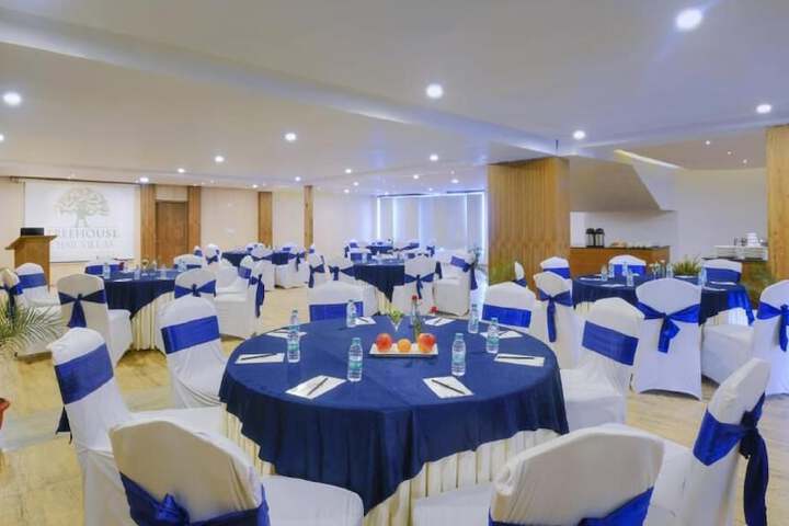 Ballroom/Hall 32 of 44