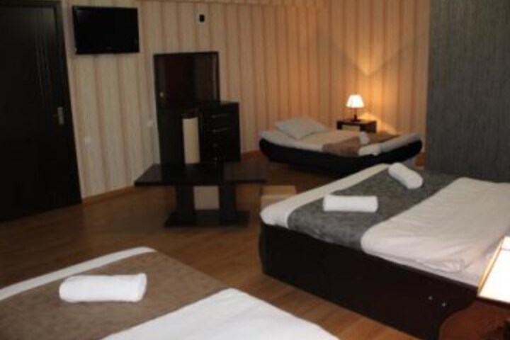 Room 8 of 32