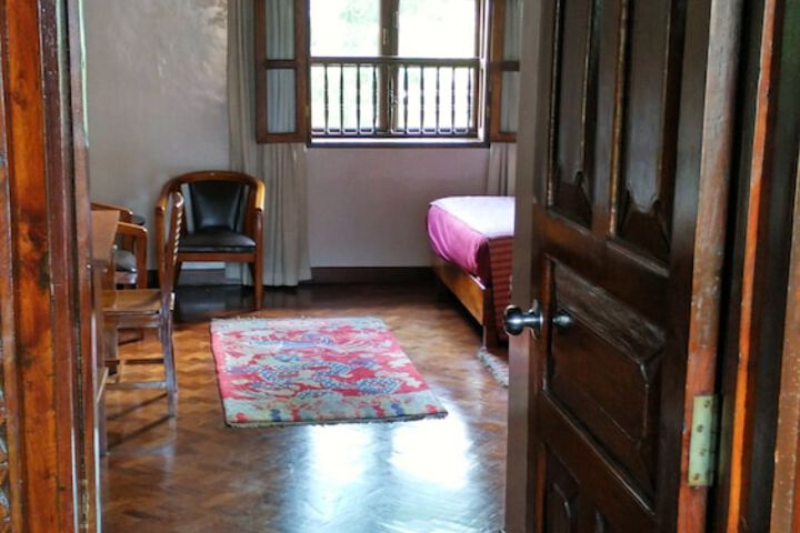 Room 12 of 30
