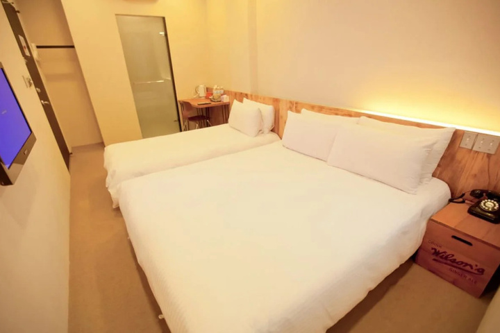 Room 2 of 8