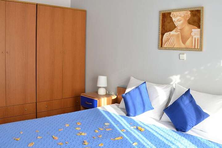 Room 5 of 30