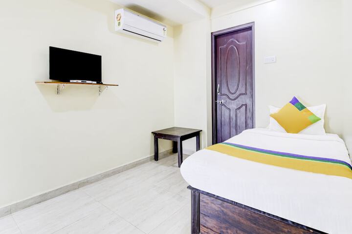 Room 6 of 20
