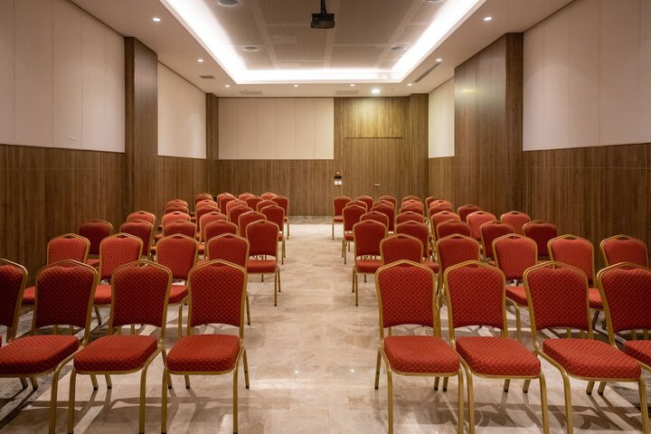 Ballroom/Hall 31 of 35