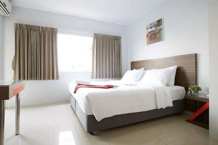 Room 13 of 35