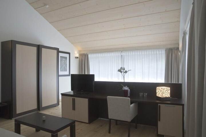 Room 7 of 38