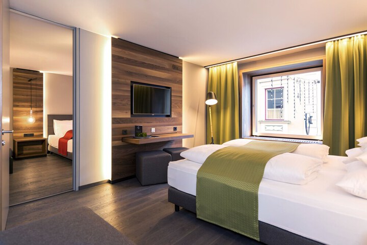 Room 16 of 100