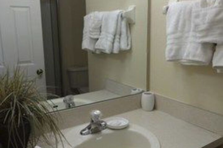 Room 4 of 77