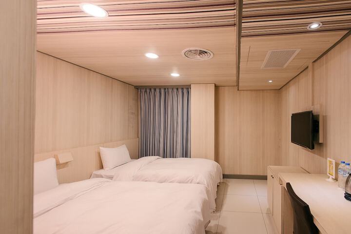 Room 29 of 67