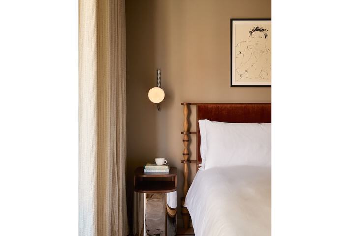 Room 19 of 109