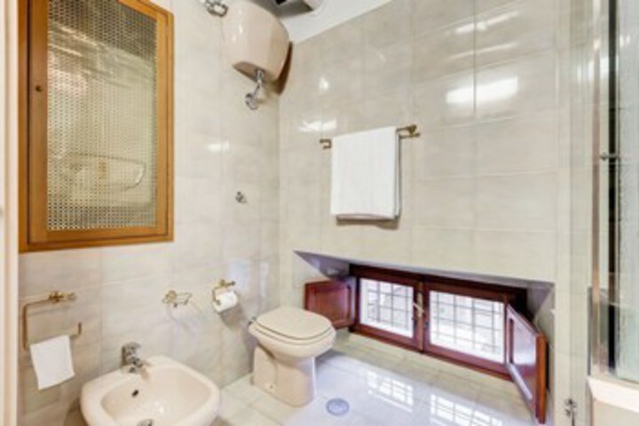 Room 4 of 35