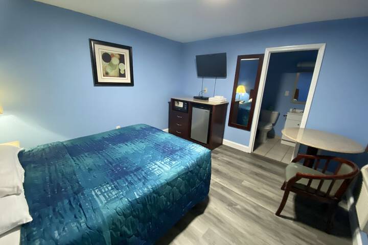 1 Queen Bed (31 of 69)