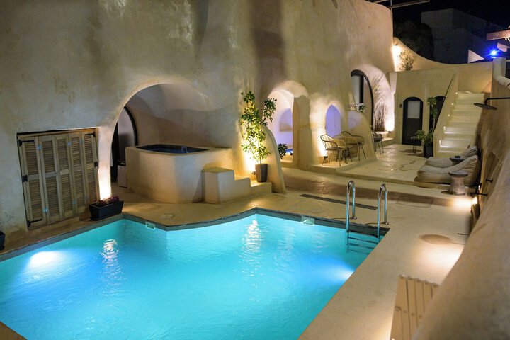 Pool 43 of 102