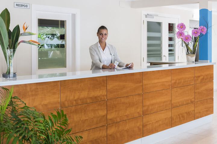 Check-in/check-out kiosk