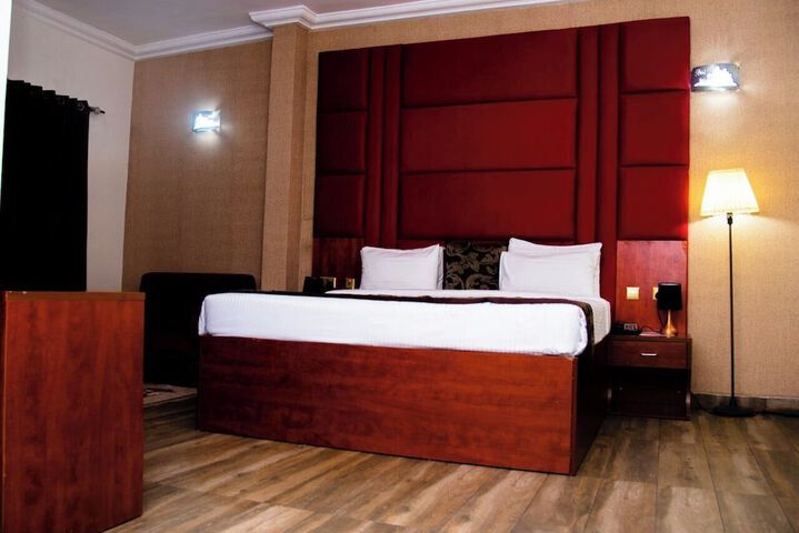 Room 6 of 35