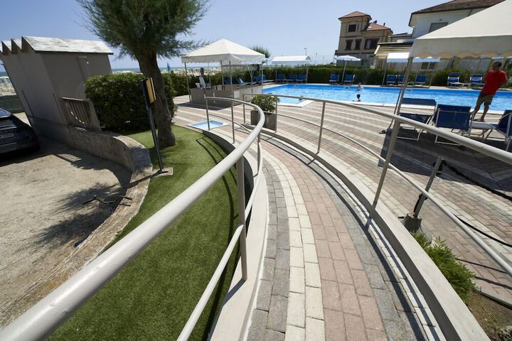Pool 14 of 52