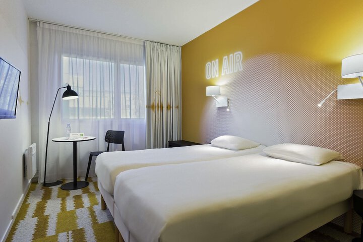 Room 14 of 36