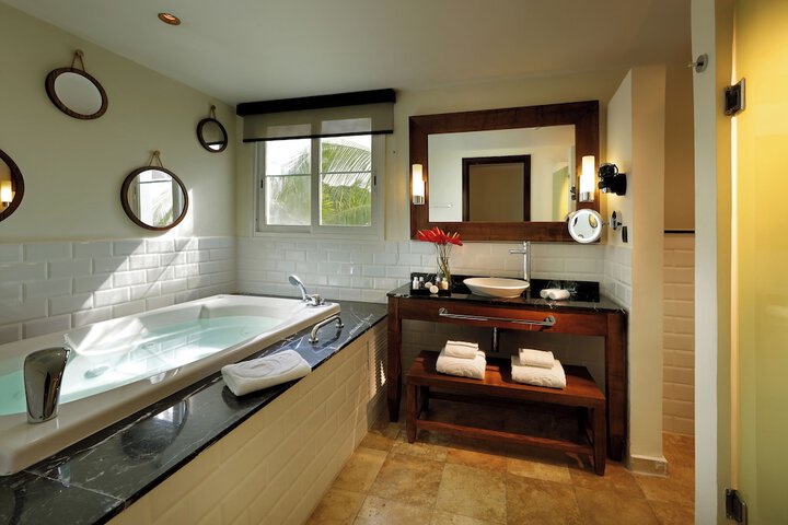 Room 44 of 223