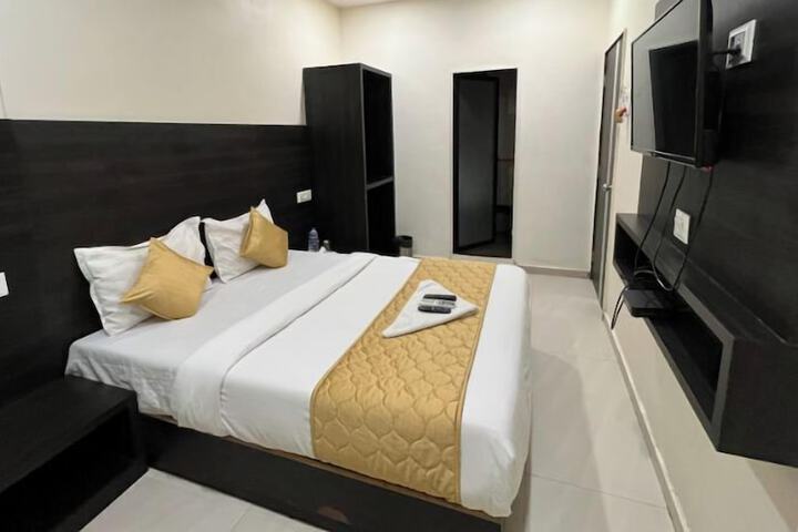 Room 4 of 13