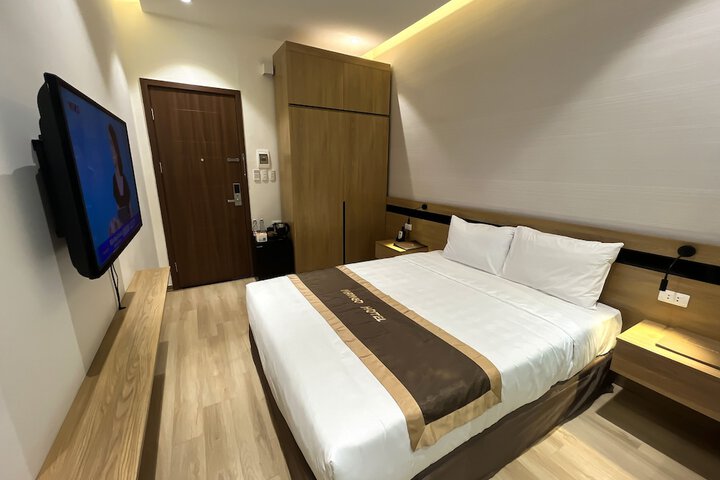 Room 4 of 83