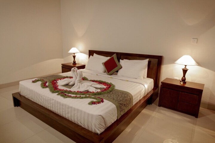 Room 6 of 28