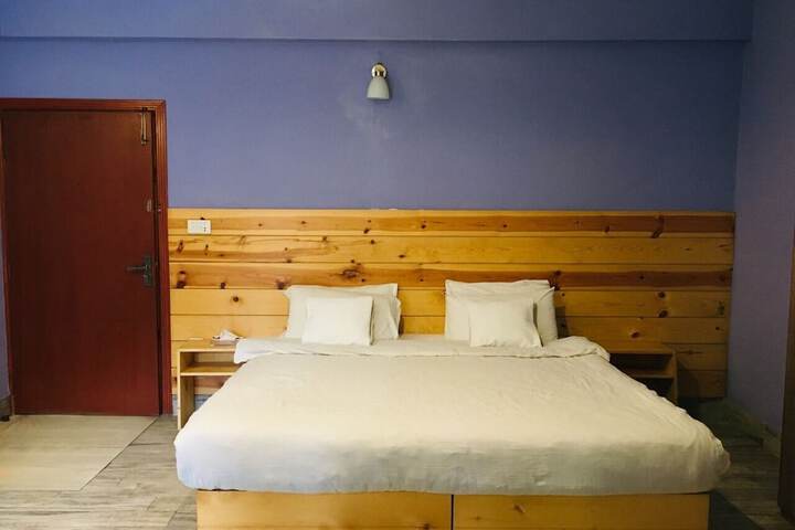 Room 10 of 33