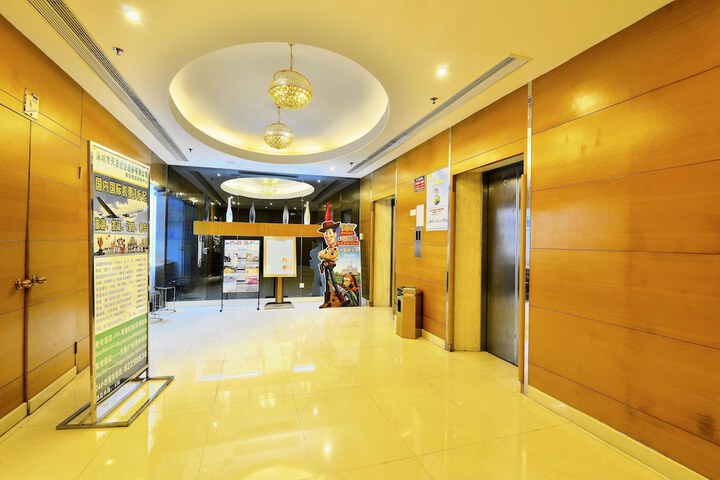 Entrance & Lobby
