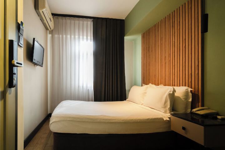Room 18 of 82