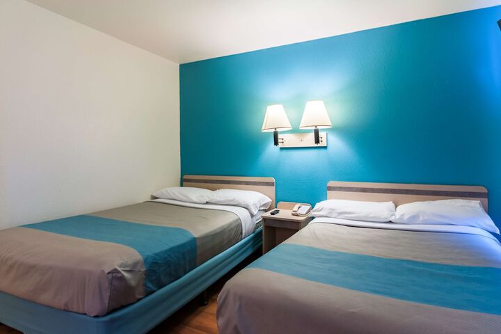 Room 13 of 34