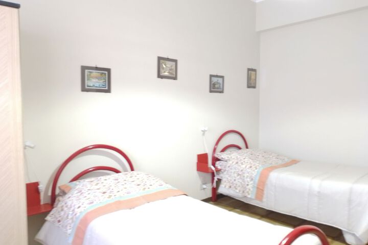 Room 4 of 17