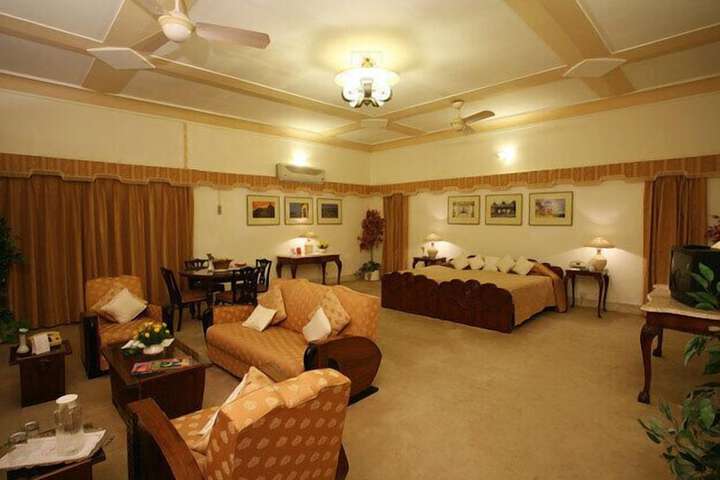 Room 6 of 20