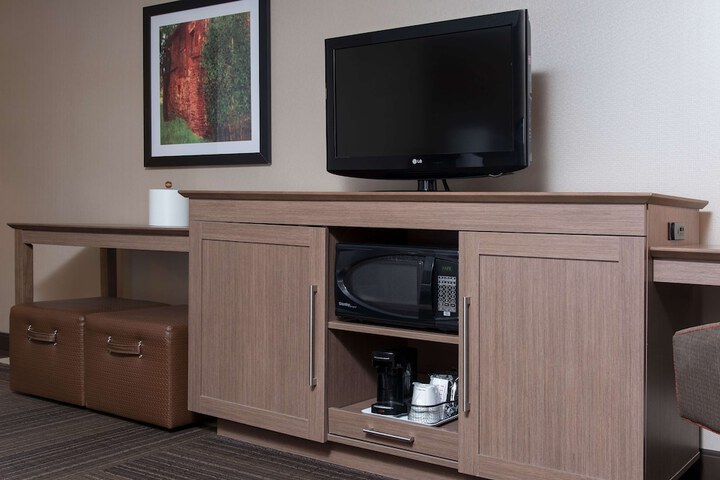 1 King Bed with Chaise (11 of 20)