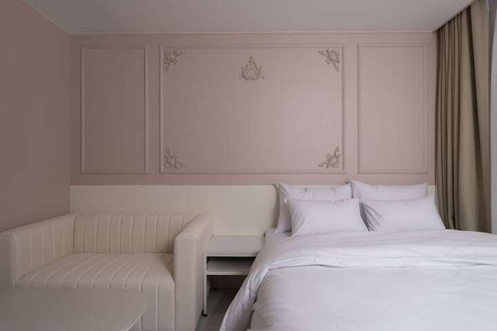 Room 10 of 25