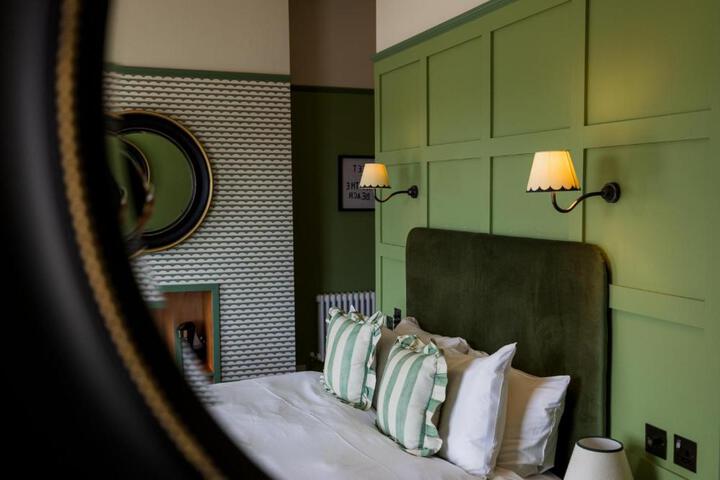 Photo of The London & Paris Hotel