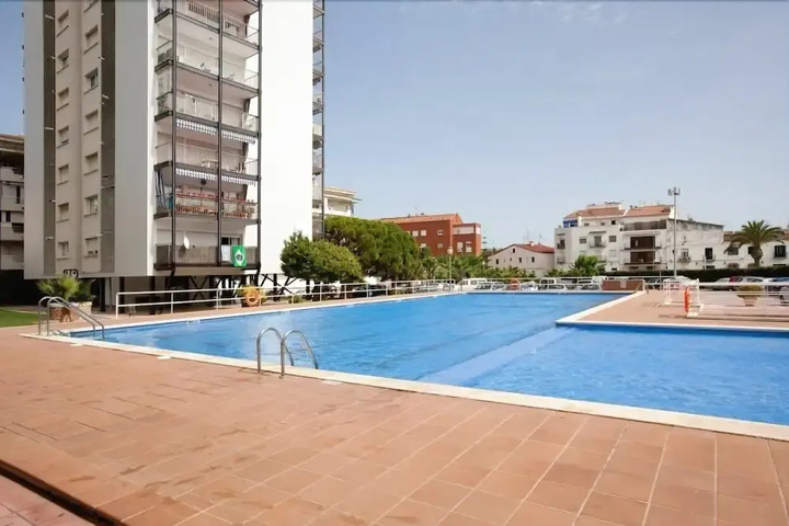 Pool 10 of 18