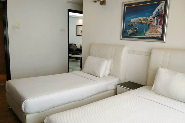 Room 6 of 68